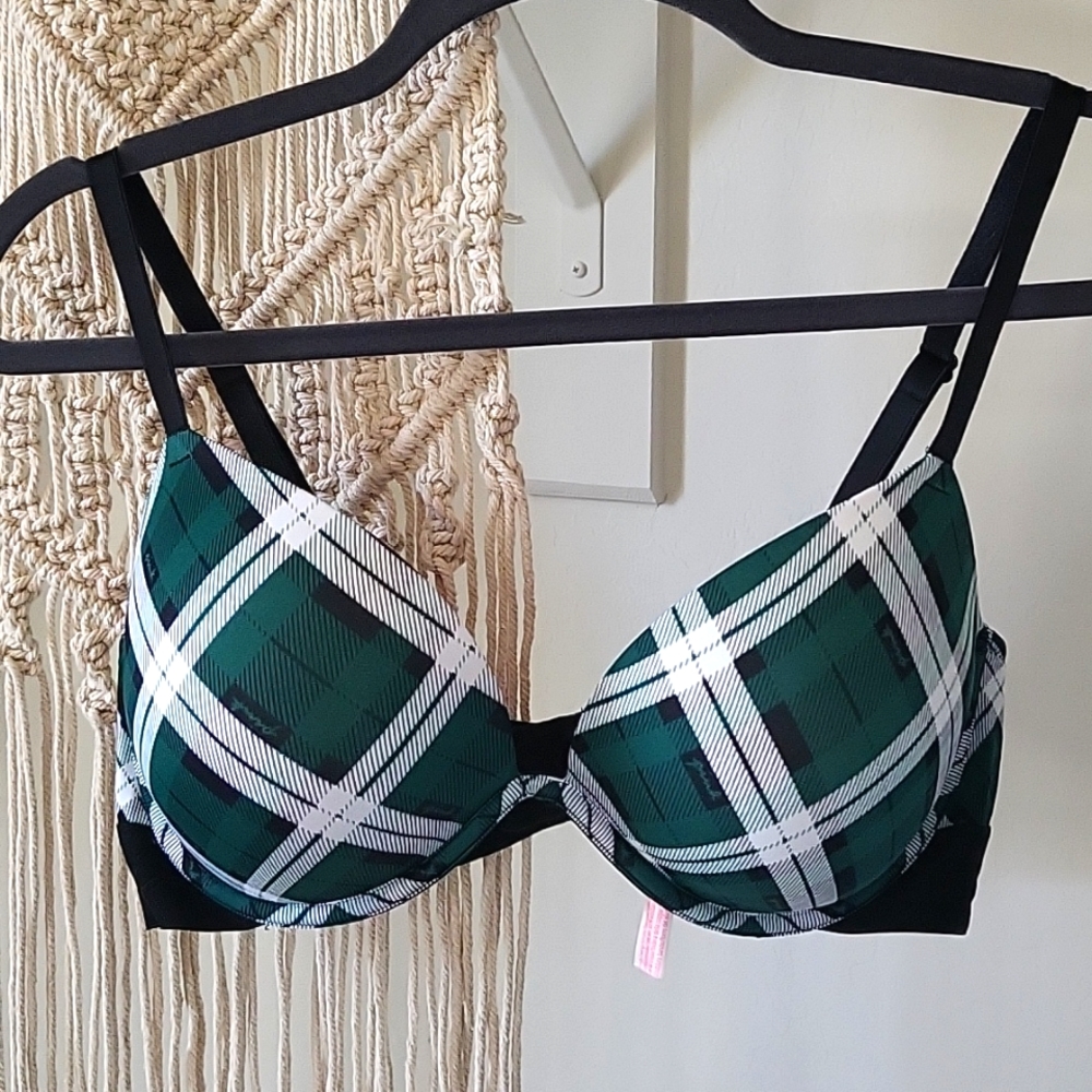 VS Pink Super Push Up